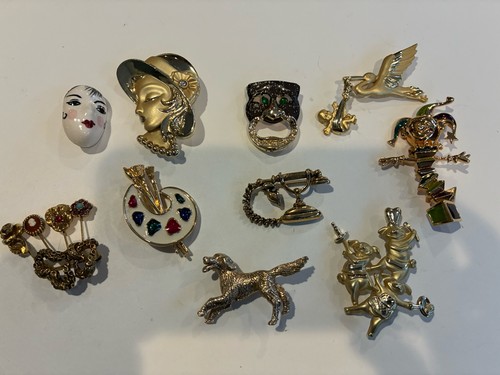 Lot vintage novelty pins - 10,